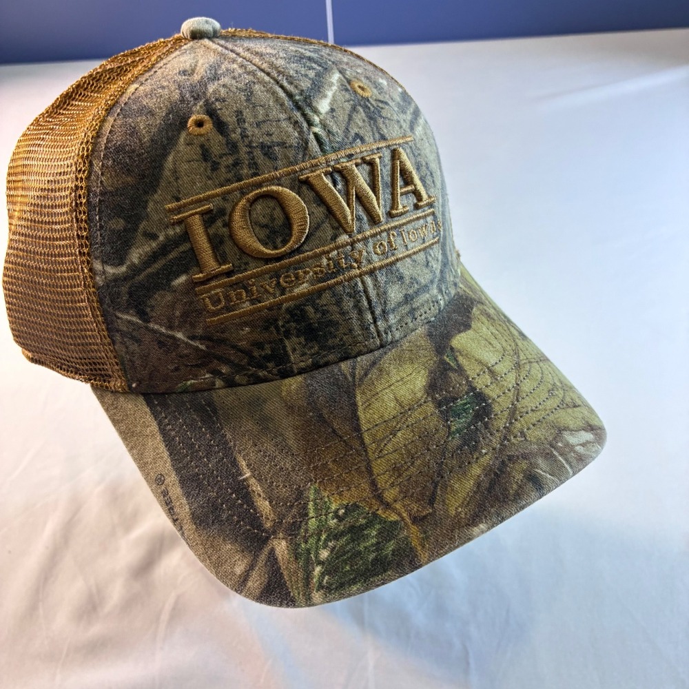 University of Iowa Hawkeyes RealTree Camo Mesh Snapback Trucker Hat G1085-IOW